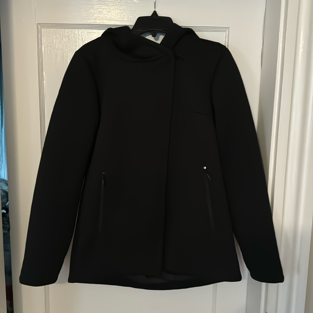 North face women’s asymmetrical zip black jacket with hood